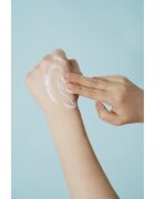 SKIN1004 Madagascar Centella Hyalu-Cica Gentle Cleansing Milk хидратиращо почистващо мляко за подхранване на кожата на лицето и поддържане на естестве