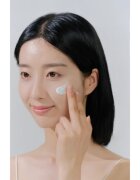 SKIN1004 Madagascar Centella Hyalu-Cica Water-Fit Sun Serum защитен серум с хидратиращ ефект SPF 50+ 100 мл.