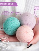 Soaphoria Lavender Fields Fizzy Bath Bomb бластер за вана с регенериращ ефект 85 гр.