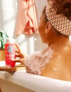 Sol de Janeiro Bom Dia™ Bright Body Wash ексфолиращ душ-гел с изглаждащ ефект 385 мл.
