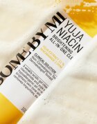 Some By Mi Yuja Niacin Brightening All in One Cleanser озаряваща почистваща пяна за чувствителна кожа на лицето 100 мл.