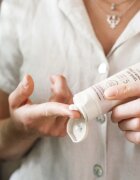 Suntribe Daily Mineral UV Shield слънцезащитен минерален крем SPF 50 50 мл.