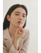 thim Essential Lip Milk блясък за устни с кремообразна текстура за подхранване и хидратация 7 гр.