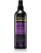 TRESemmé Heat Protection Defence Spray термозащитен спрей за оформяне с преса и маша 270 мл.