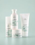 Wella Professionals Nutricurls Waves & Curls подхранващ балсам за по-лесно разресване на косата 200 мл.