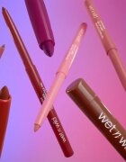 Wet N Wild Perfect Pout дълготраен молив за устни цвят Plum Together 0.25 гр.