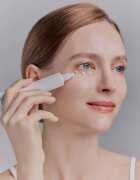 WHAMISA Organic Flowers Eye Essence озаряващ серум за околоочната зона с анти-бръчков ефект 30 мл.