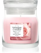 Yankee Candle Fresh Cut Roses ароматна свещ Signature 110 гр.
