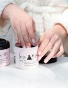 Ziaja Jeju Young Skin захарен скраб за тяло черен 200 мл.