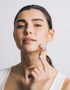 Zoë Ayla Rose Quartz Luxurious Facial Roller масажно валяче за лице 1 бр.