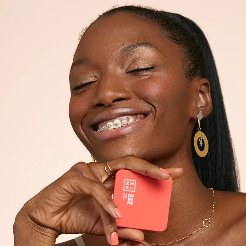 3ina The Blush компактен руж цвят 232 - Coral red matte 75 гр.