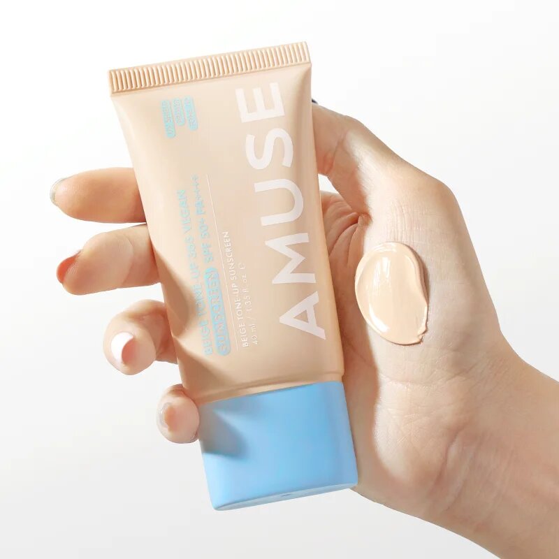 AMUSE Beige Tone-Up 365 Vegan Sunscreen тониращ слънцезащитен флуид да уеднакви цвета на кожата SPF 50+ 40 мл.