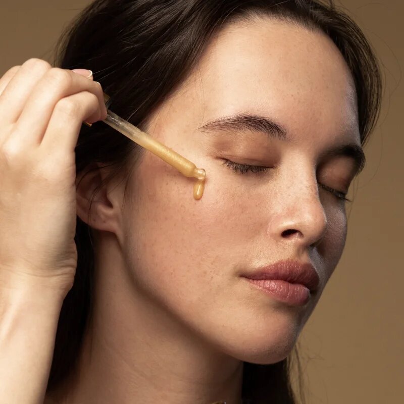 Antipodes Glow Vitamin C озаряващ серум против първите признаци на стареене на кожата 30 мл.