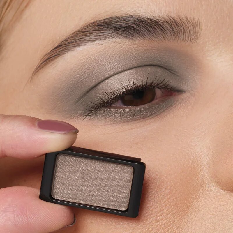 Artdeco Eyeshadow Pearl сенки за очи за поставяне в палитра перлен блясък цвят 17 Pearly Misty Wood 0.8 гр.