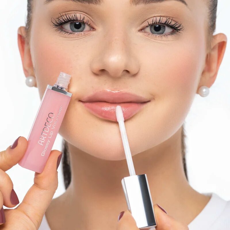 Artdeco Glossy Lip Volumizer гланц за обем на устните цвят Cool Nude 6 мл.