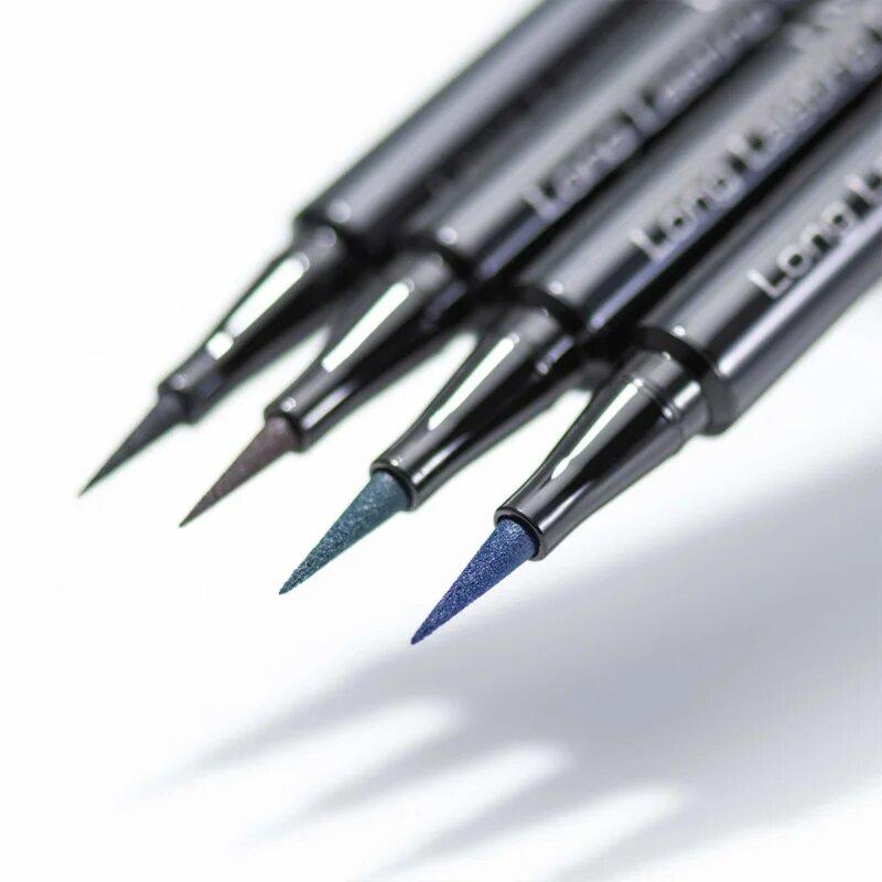 Artdeco Liquid Liner Intense дълготраен маркер за очи цвят 04 Brown 0.6 мл.