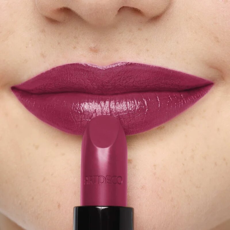 Artdeco Perfect Color Кремообразно червило със сатенено покритие цвят 926 Dark Raspberry 4 гр.