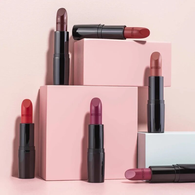 Artdeco Perfect Color Кремообразно червило със сатенено покритие цвят 926 Dark Raspberry 4 гр.