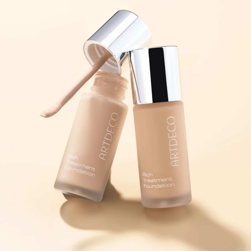 Artdeco Rich Treatment Foundation озаряващ кремообразен фон дьо тен цвят 485.12 Vanilla Rose 20 мл.