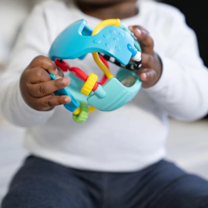Baby Einstein Rattle & Sense™ сензорна топка с гризалка 3m+ 1 бр.