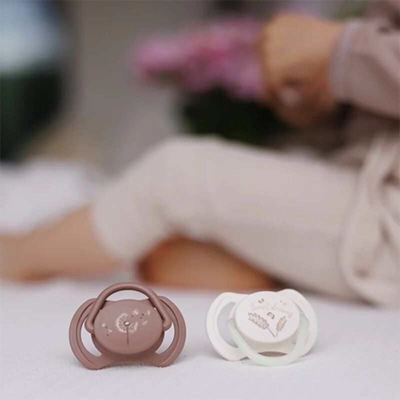 BabyOno Take Care Symmetrical Silicone Soothers биберон Day & Night 18m+ 2 бр.