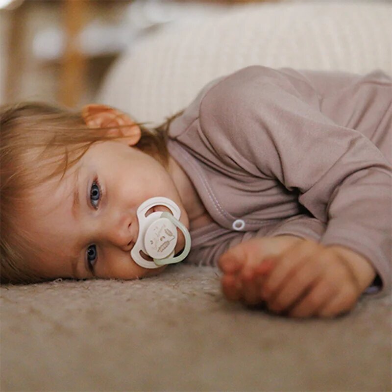 BabyOno Take Care Symmetrical Silicone Soothers биберон Day & Night 18m+ 2 бр.