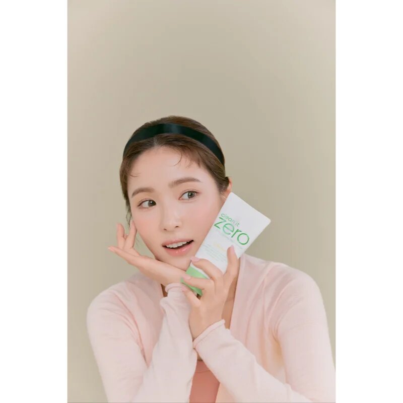 Banila Co. clean it zero pore clarifying почистваща пяна-крем за хидратиране на кожата и минимизиране на порите 150 мл.