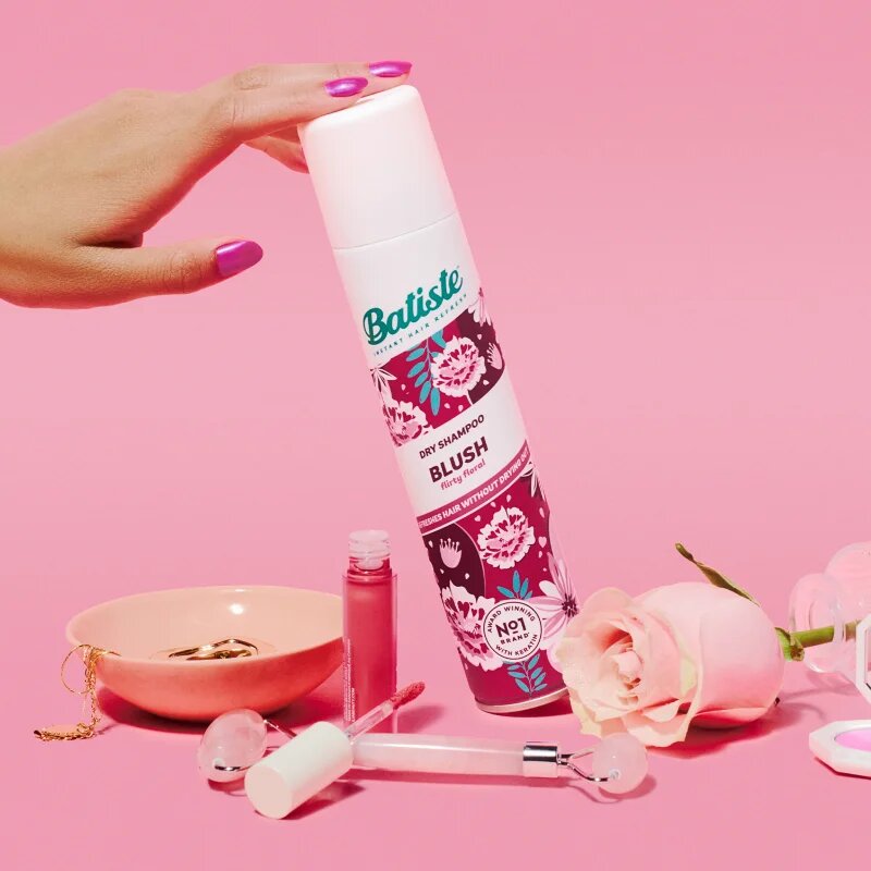 Batiste Blush Flirty Floral сух шампоан за обем и блясък 200 мл.
