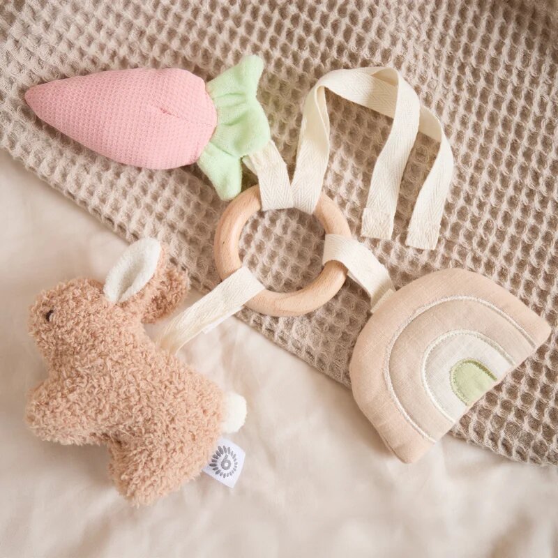 Bieco Activity Toy Bunny Fine контрастна играчка за окачане 1 бр.