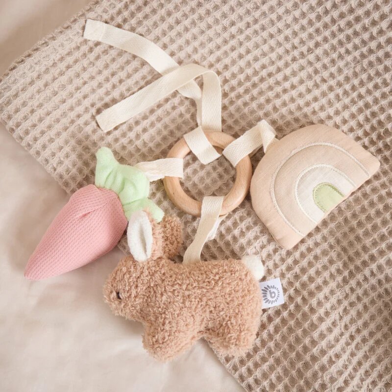 Bieco Activity Toy Bunny Fine контрастна играчка за окачане 1 бр.