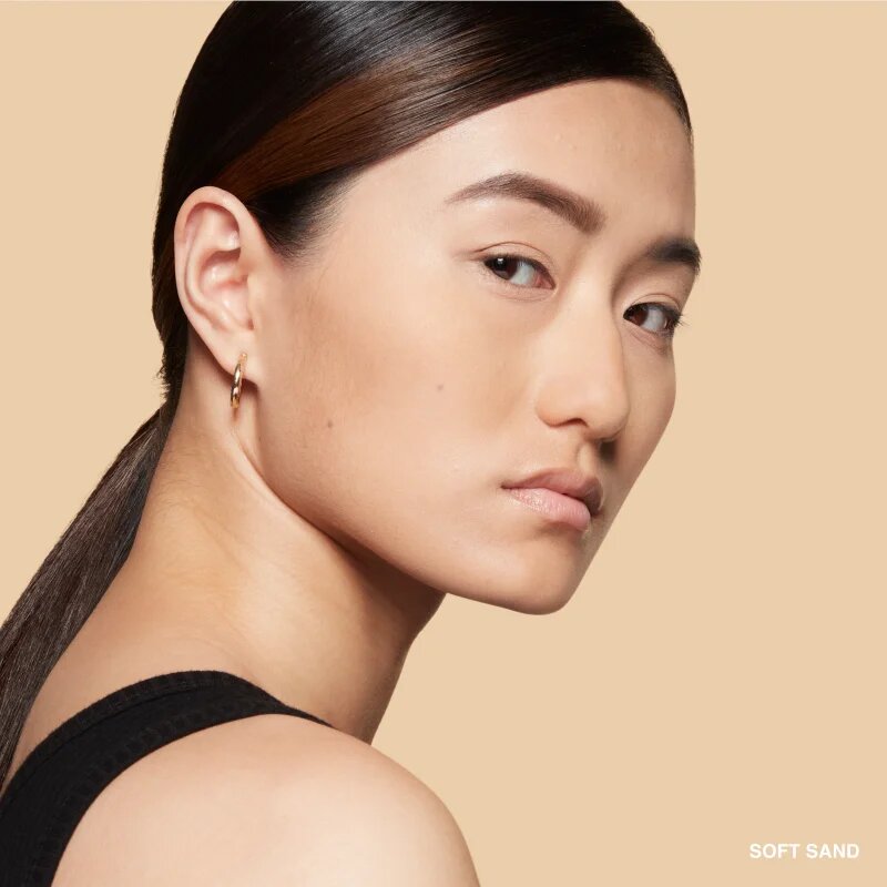 Bobbi Brown Sheer Finish Pressed Powder нежна компактна пудра цвят Soft Sand 9 гр.