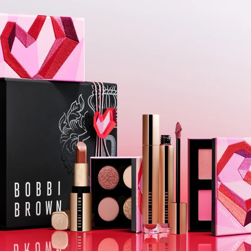 Bobbi Brown Threads of Love Luxe Matte Liquid Lipstick матиращо течно червило цвят Sandwash Pink 6 мл.