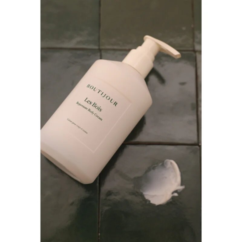 BOUTIJOUR Les Bois Rejuvenate Body Cream подхранващ крем за тяло за суха кожа 250 гр.