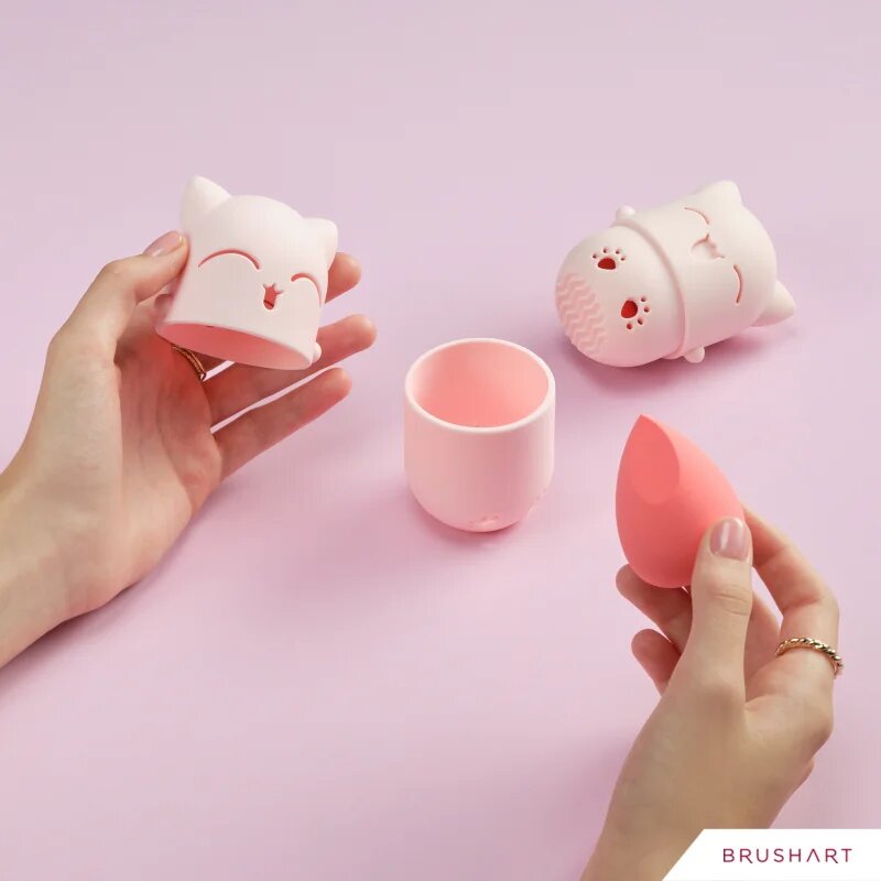 BrushArt Accessories Cutie Cat travel case with make-up sponge гъба за нанасяне на фон дьо тен с калъфка за пътуване