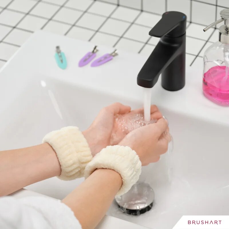 BrushArt Home Salon Wrist wash bands гривни против стичаща се вода при миене на лицето Cream 2 бр.