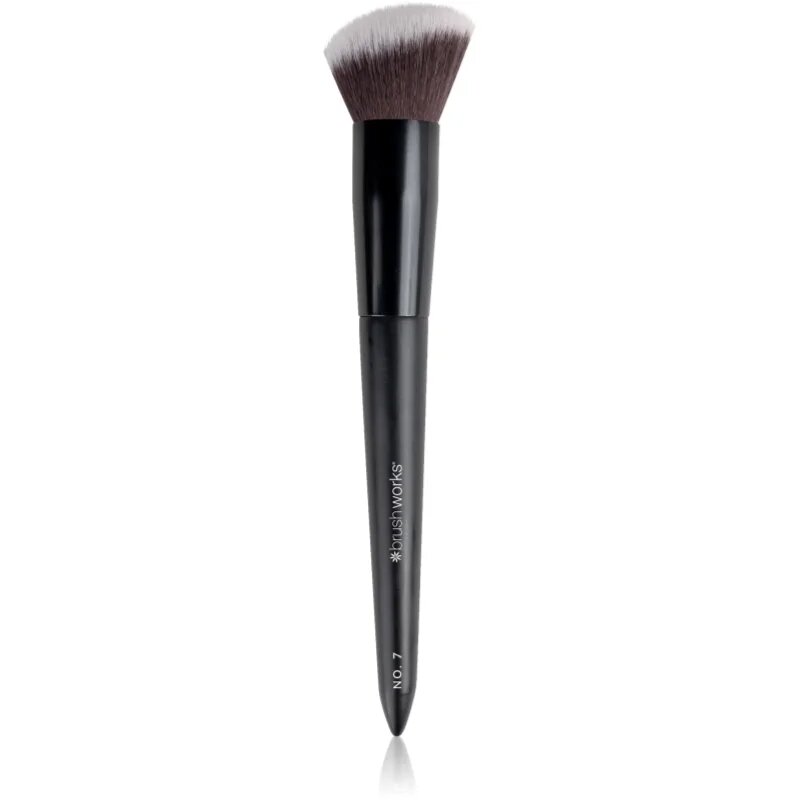Brushworks Angled Blush Brush Скосена четка за руж тип NO. 7 1 бр.