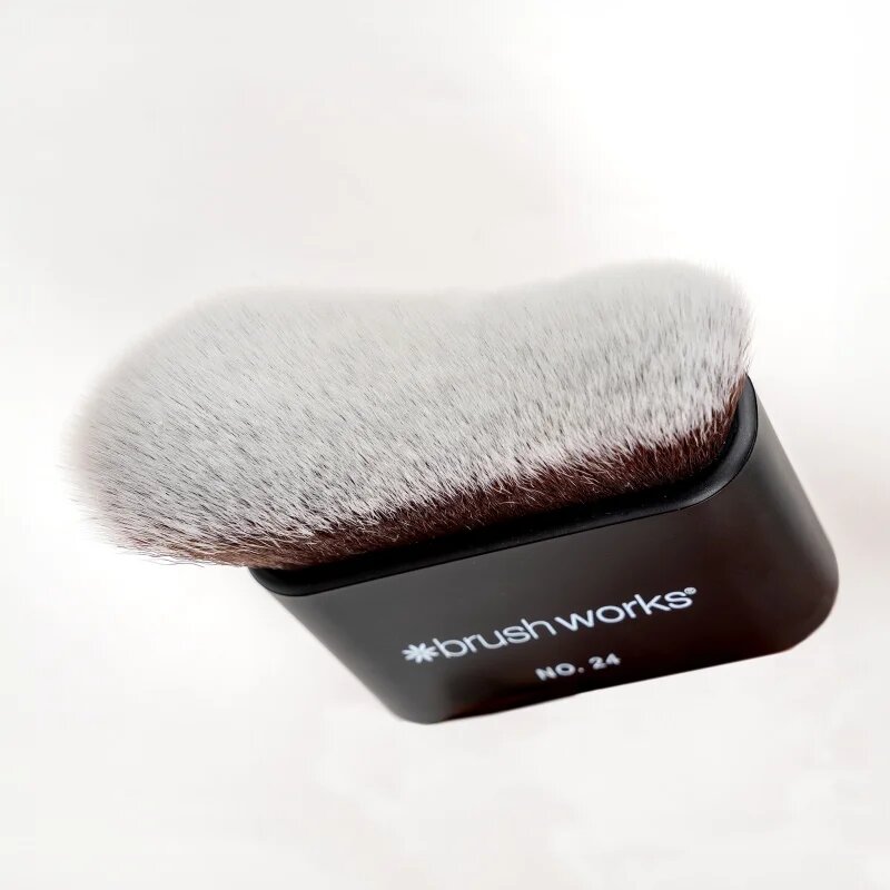 Brushworks Blending Face & Body Brush кабуки четка за лице и тяло тип NO. 24 1 бр.