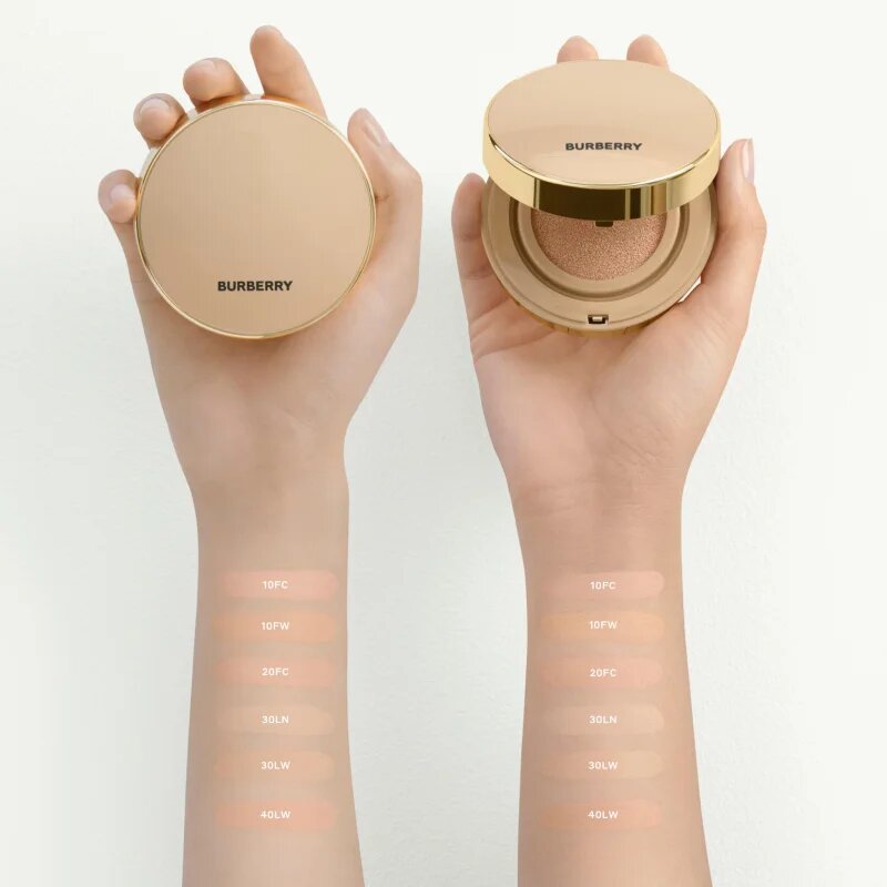 Burberry Beyond Wear Perfecting Matte Cushion дълготраен грим в гъбичка SPF 15 цвят Fair Warm 10 14 гр.