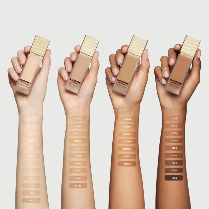Burberry Beyond Wear Perfecting Matte Foundation течен фон дьо тен с матов завършек цвят Light Neutral 030 30 мл.