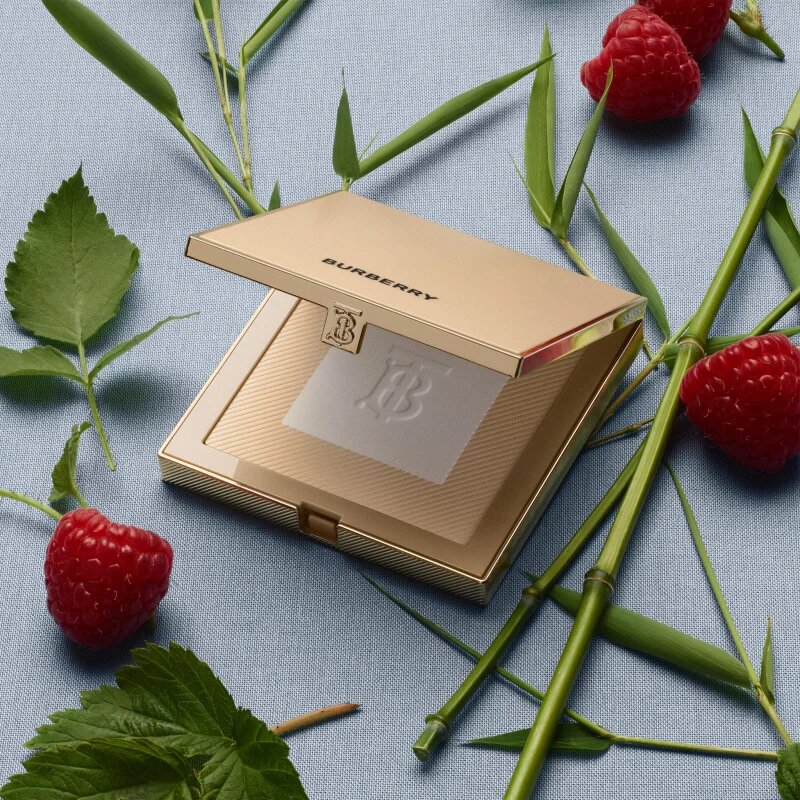 Burberry Beyond Wear Powder матираща пудра с изглаждащ ефект Medium Deep 03 11 гр.