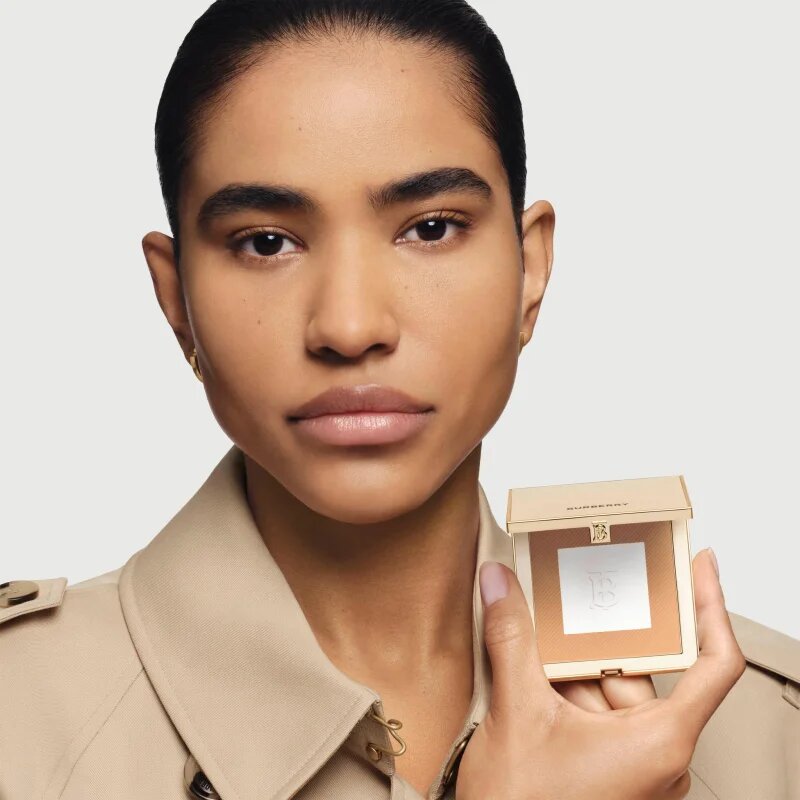 Burberry Beyond Wear Powder матираща пудра с изглаждащ ефект Medium Deep 03 11 гр.