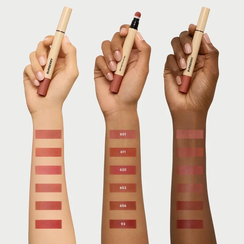 Burberry Brit Matte Veil матиращо хидратиращо течно червило цвят Peony 620 3 мл.