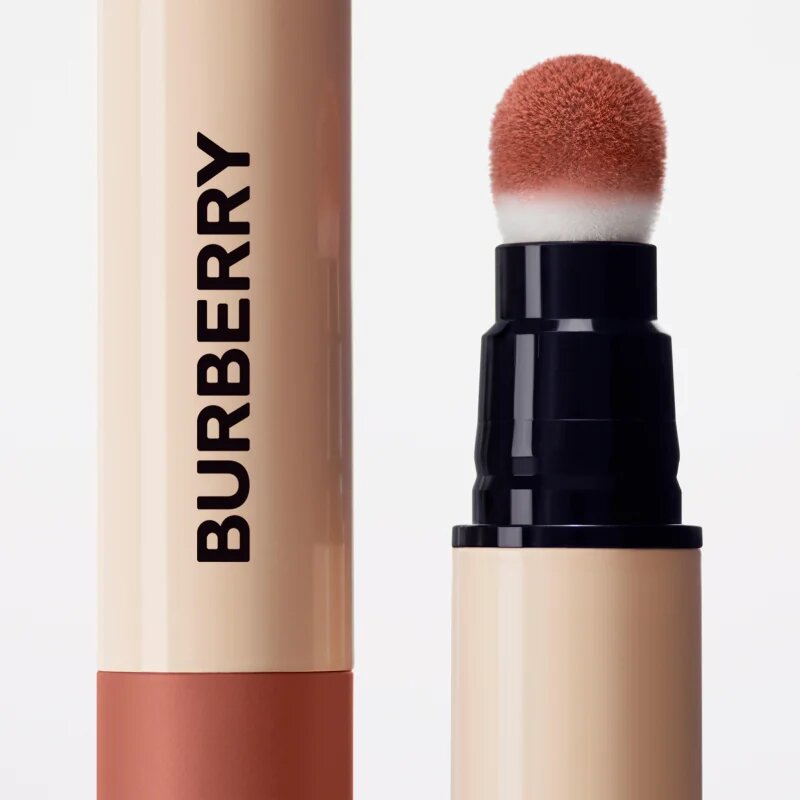 Burberry Brit Matte Veil матиращо хидратиращо течно червило цвят Red Brick 656 3 мл.