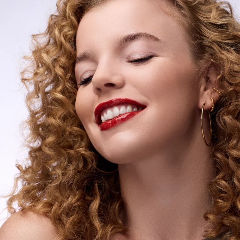 Catrice Glass Like Dewy Lip Tint силно пигментиран блясък за устни с хидратиращ ефект цвят 060 The Happy Choice 3 мл.
