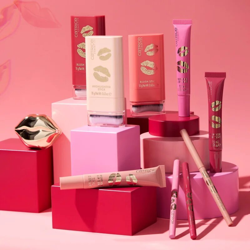 Catrice KISS & GLOW кремообразен озарител в стик цвят C01 Aurora Glow 18 гр.