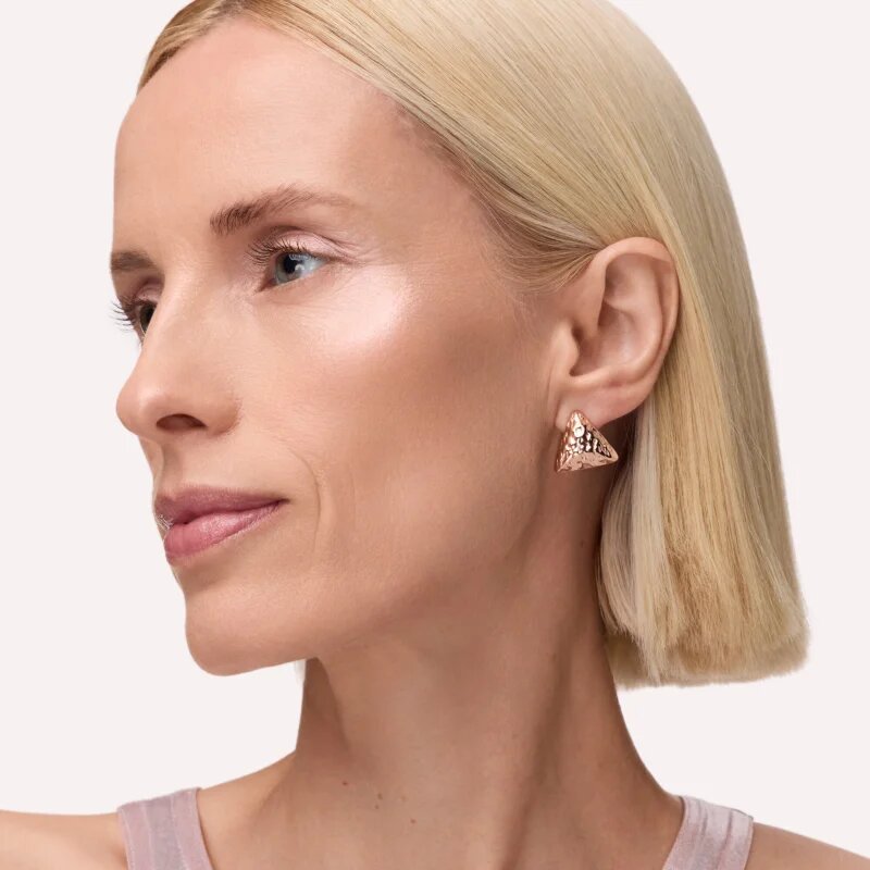 Catrice More Than Glow Liquid Highlighter течен хайлайтър цвят 020 Dewy Rose 10.5 мл.