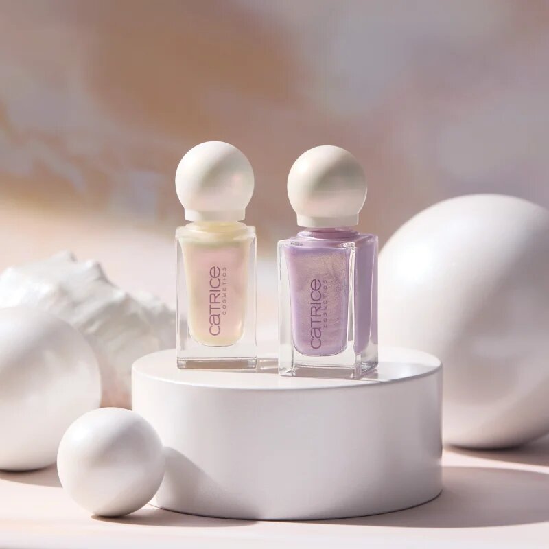 Catrice PEARLFECTION озаряващ лак за нокти цвят 02 Luminous Pearl мл.