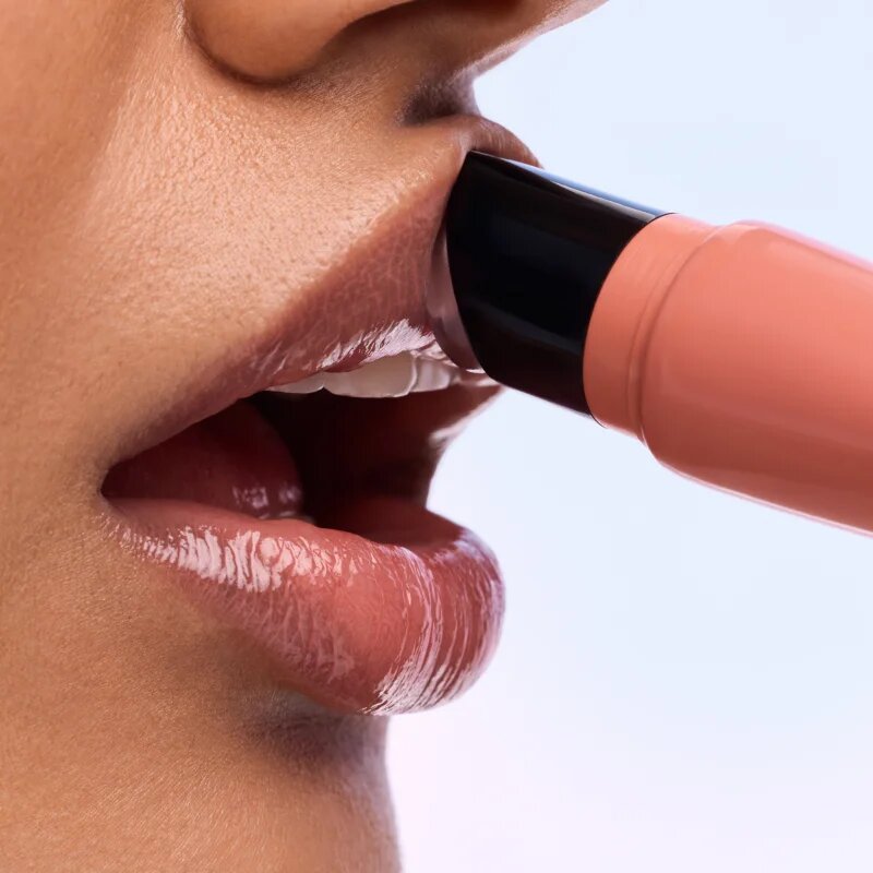 Catrice Peptide Drip Milky Lip Serum гланц-грижа за устни с пептиди цвят C020 Feelin' Peachy 9 мл.