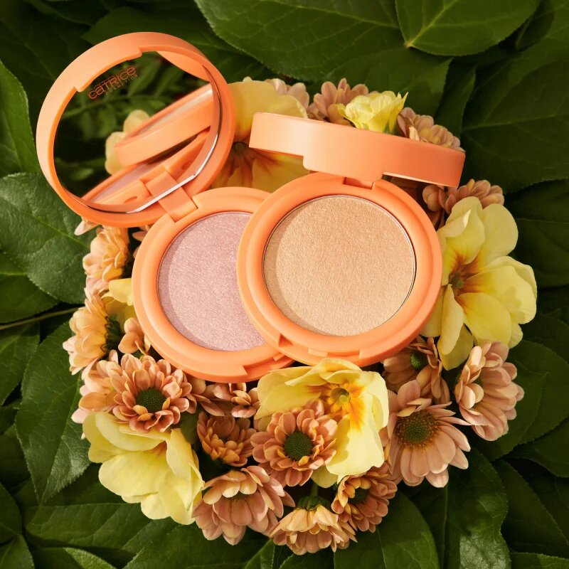 Catrice SEEKING FLOWERS озаряваща пудра цвят C01 Watch Me Bloom 5.5 гр.