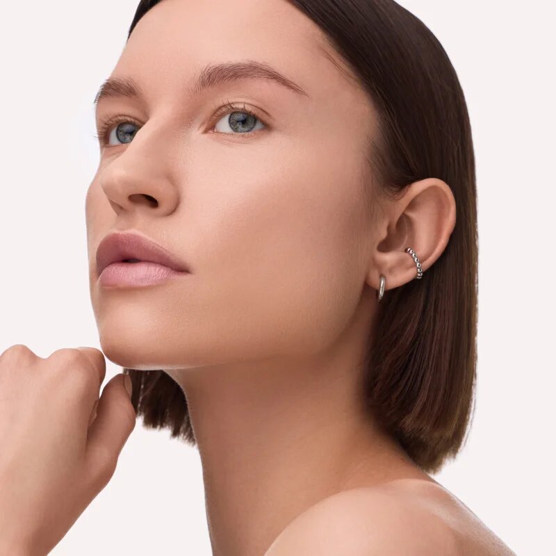 Catrice Skin Like Luminous Foundation течен озаряващ фон дьо тен с хидратиращ ефект цвят 030N 30 мл.